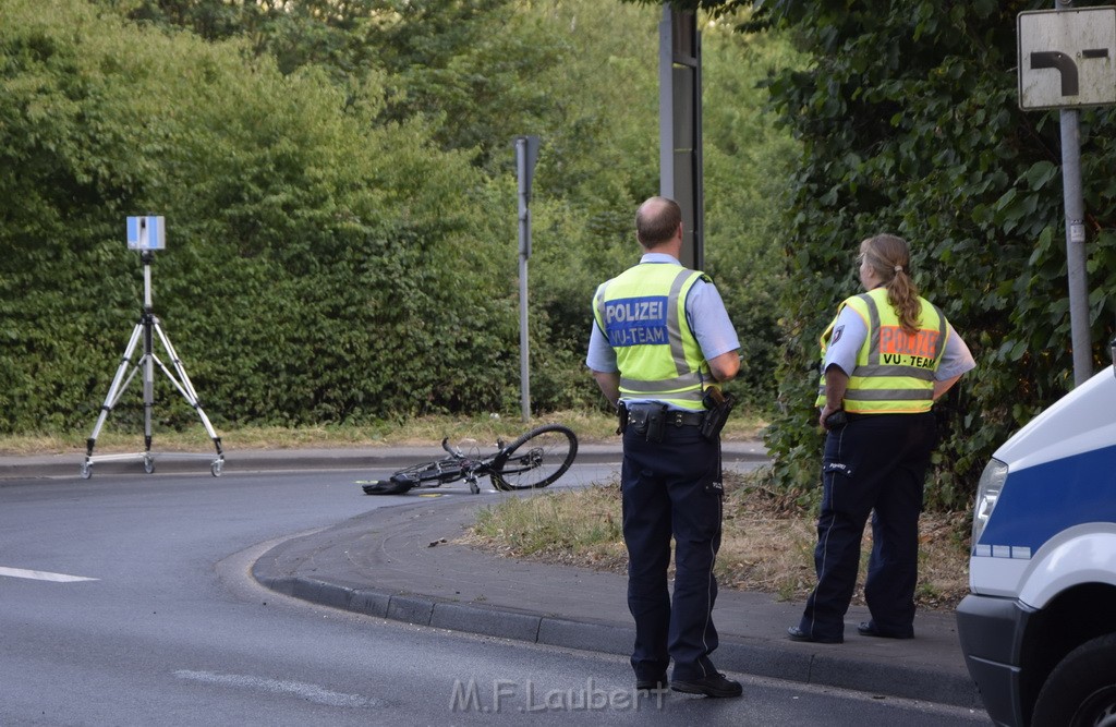 VU PKW Rad Koeln Porz Gremberghoven Alter Deutzer Postweg Josef Lindner Weg P06.JPG - Miklos Laubert